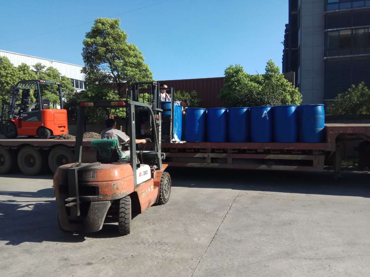 柳州10噸發(fā)泡劑裝車
